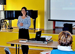 Ilka Lenke  eröffnete  in der Aula der Grundschule Nennhausen die Veranstaltung zum Europäischen Filmfestival der Generationen. Quelle: Norbert Stein 